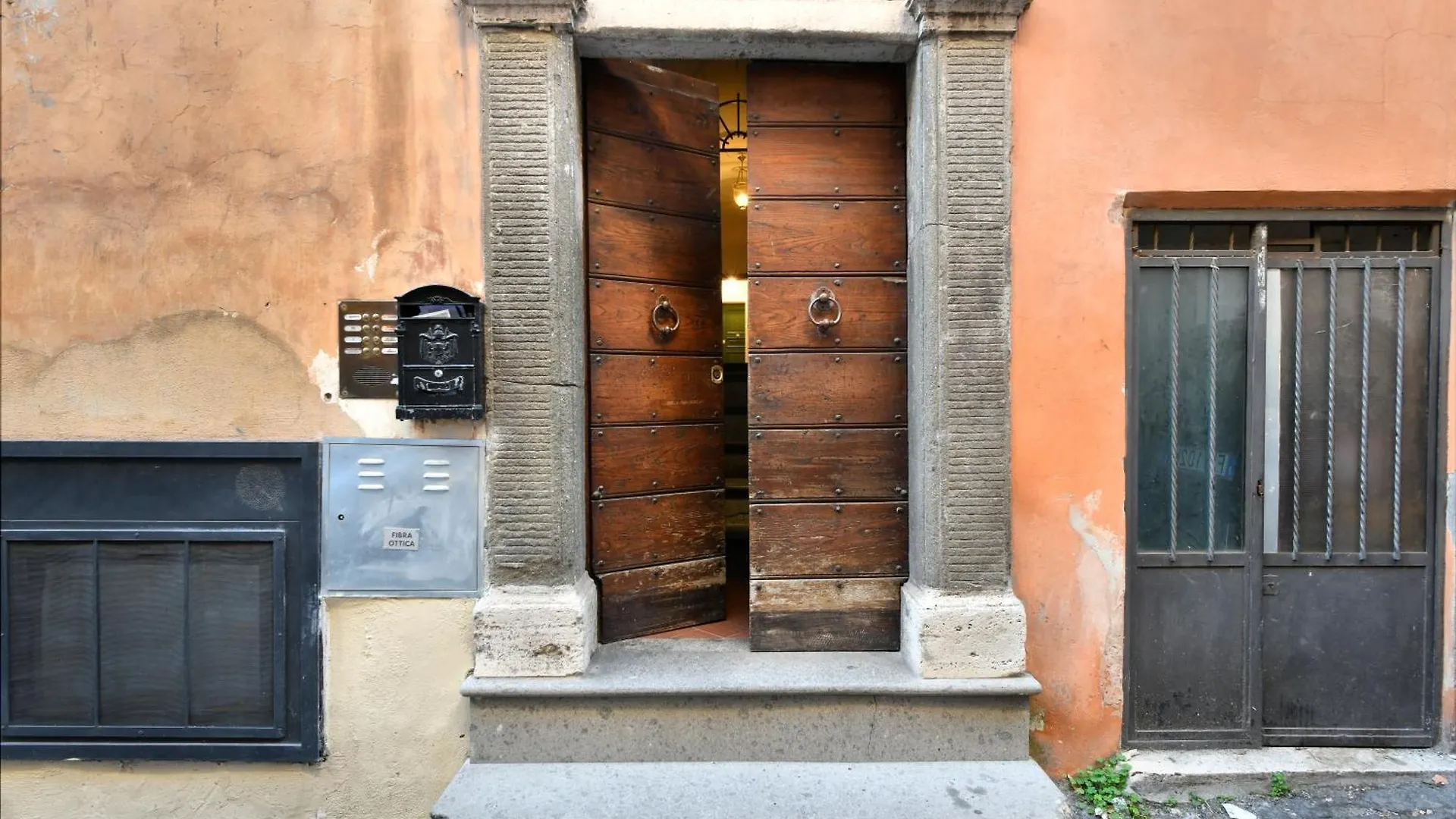 Trevi Charme Apartment Rome Italy