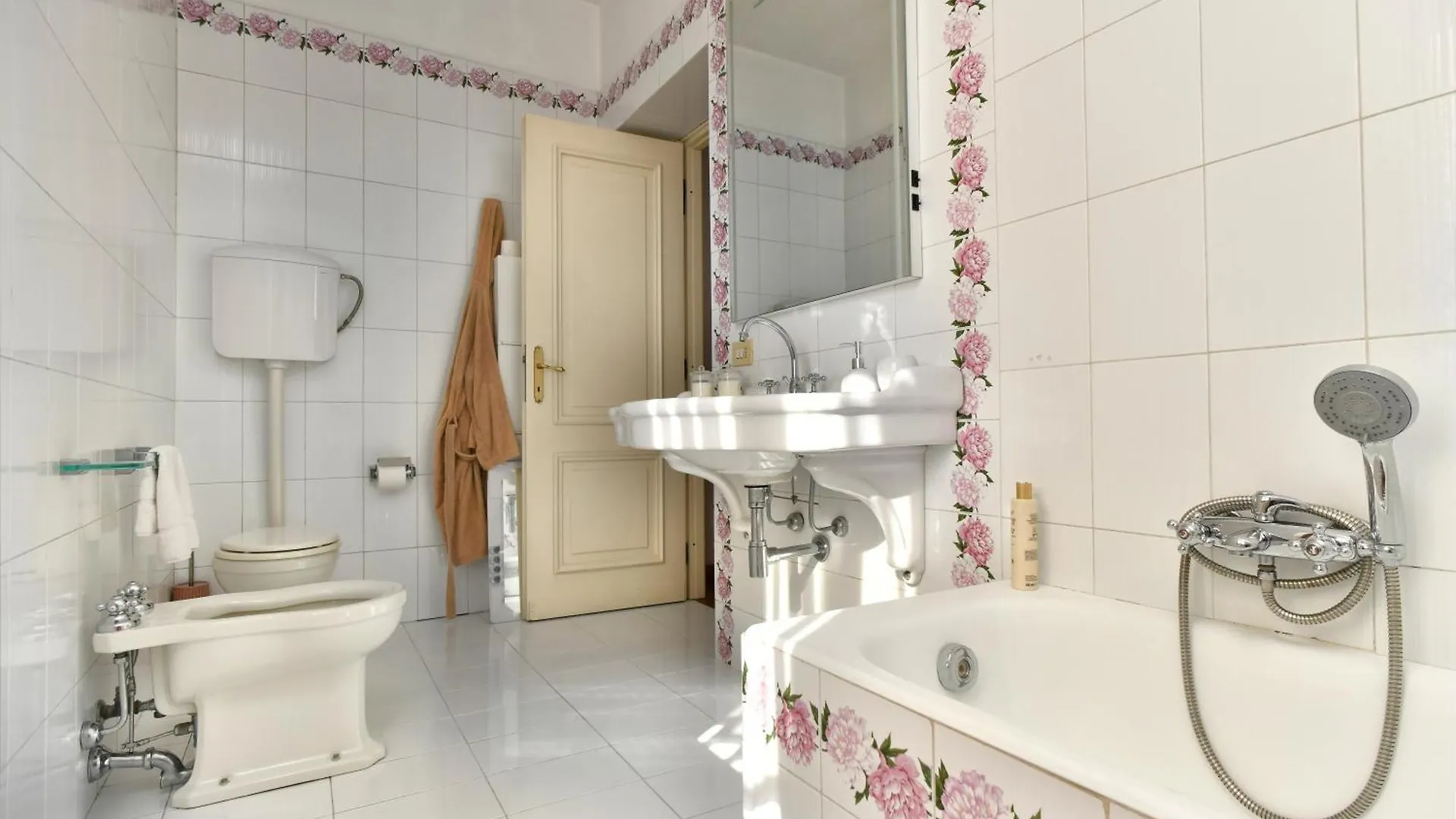 Trevi Charme Apartment Rome